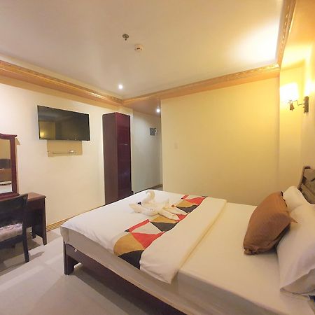 Clark Imperial Hotel Angeles Bagian luar foto