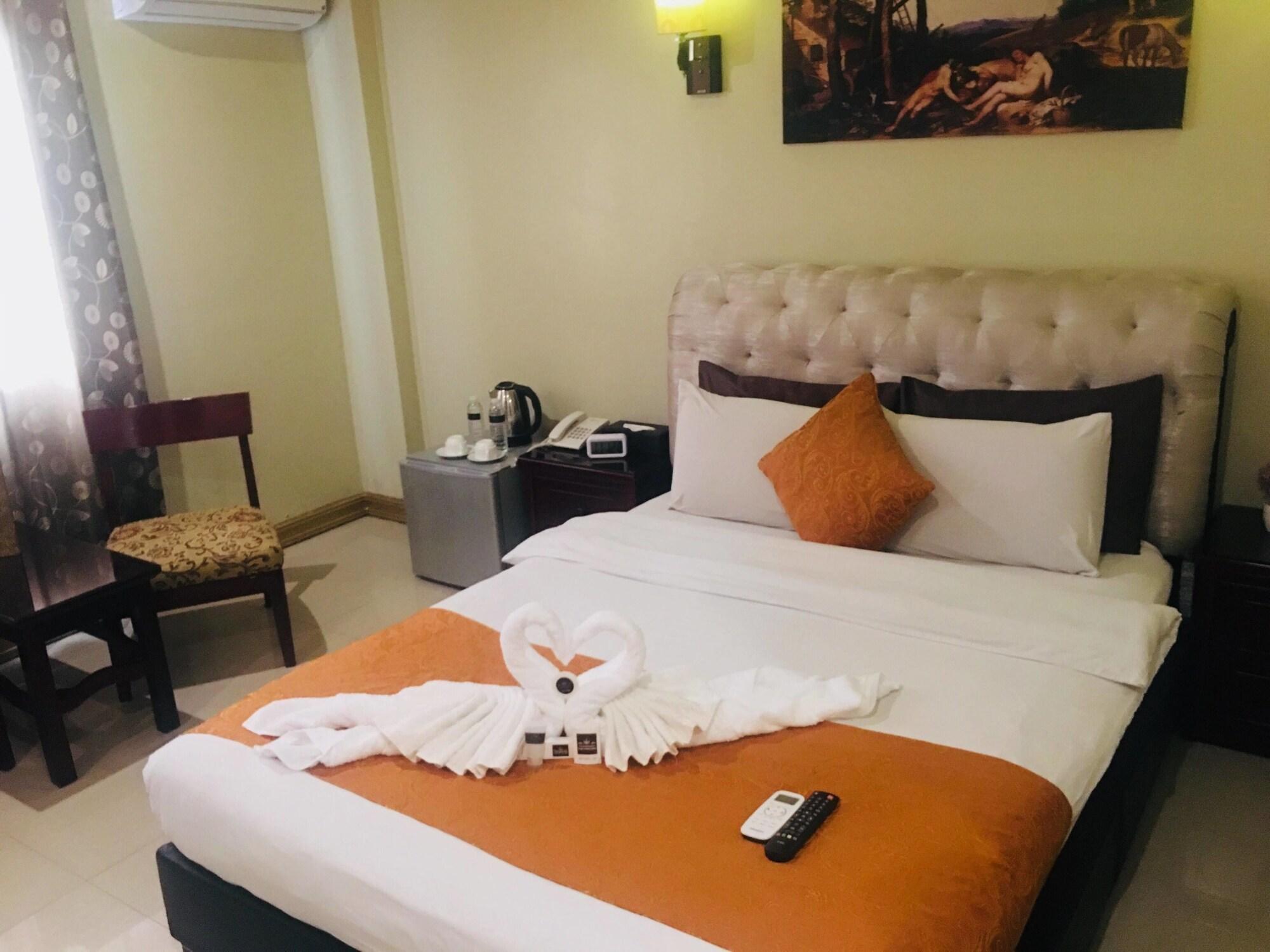 Clark Imperial Hotel Angeles Bagian luar foto