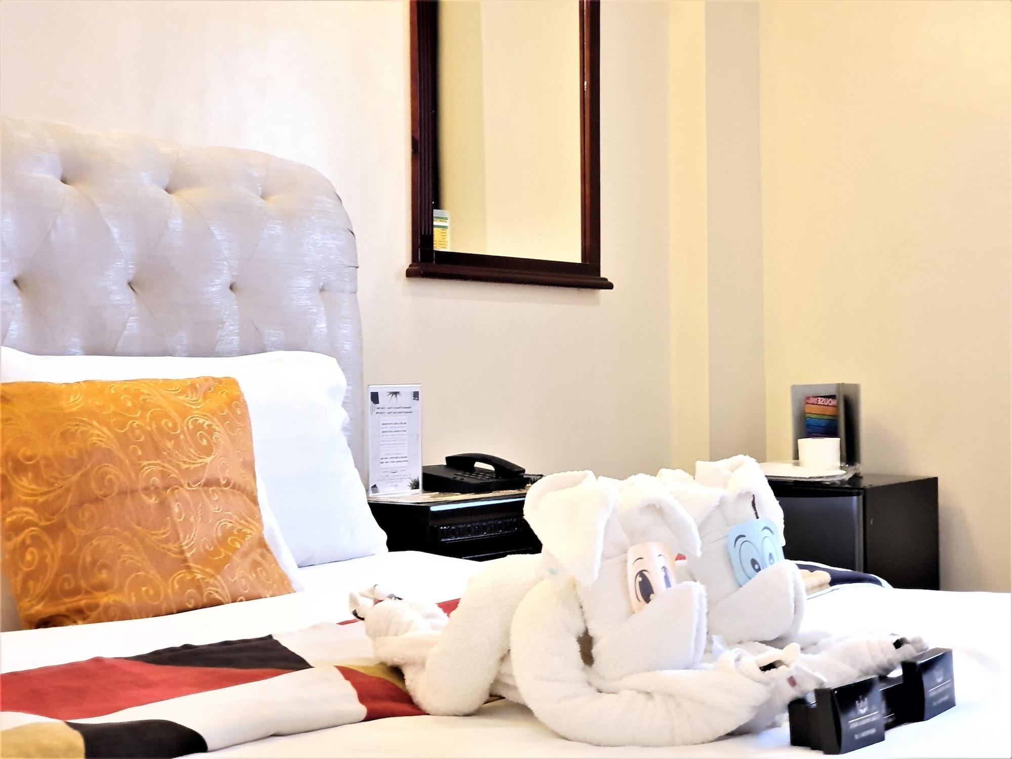 Clark Imperial Hotel Angeles Bagian luar foto
