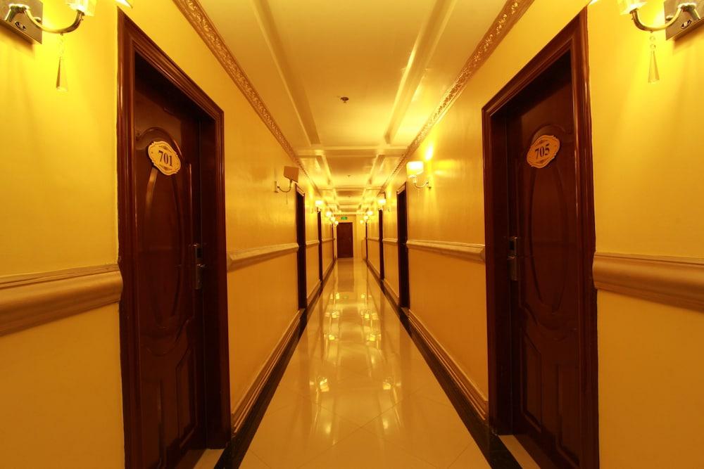 Clark Imperial Hotel Angeles Bagian luar foto