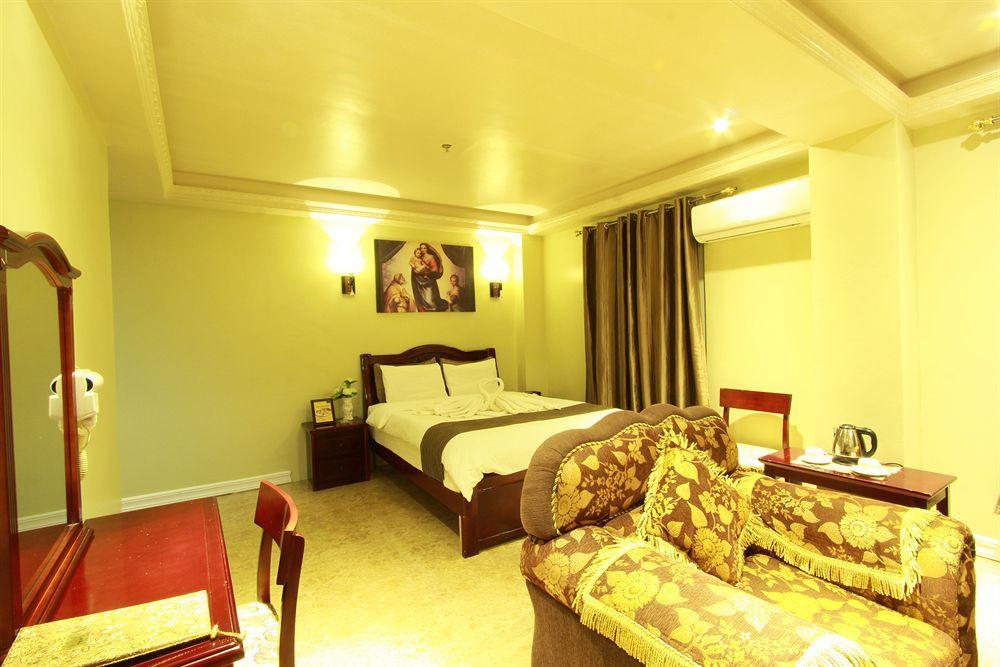 Clark Imperial Hotel Angeles Bagian luar foto