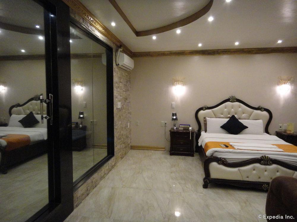 Clark Imperial Hotel Angeles Bagian luar foto