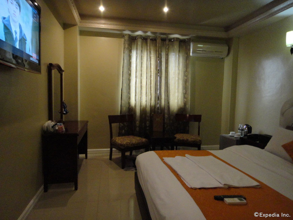 Clark Imperial Hotel Angeles Bagian luar foto